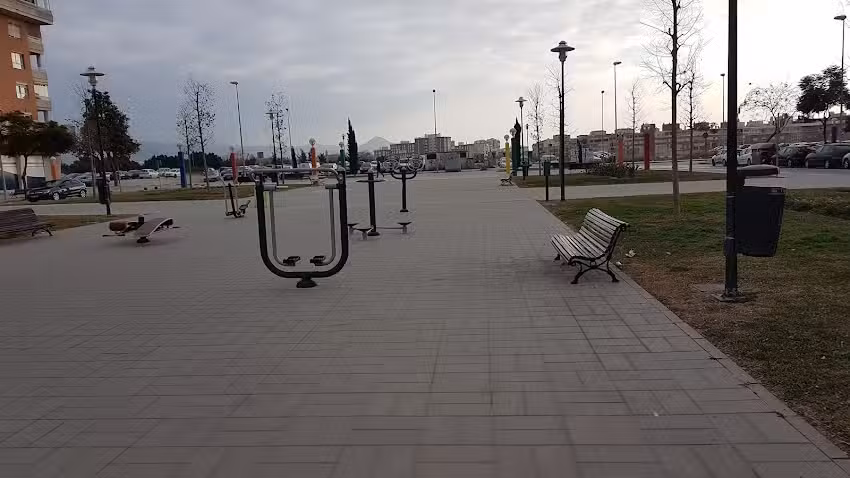 Aparatos de gimnasia p&uacute;blicos