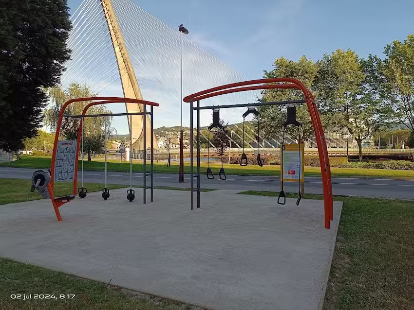 &Aacute;rea de actividade f&iacute;sica Ponte dos Tirantes