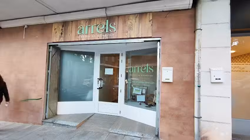 Arrels. Yoga y bienestar en Ibi