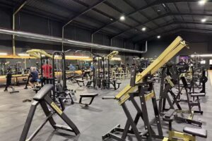 BETWEEN IRONS fitnes club