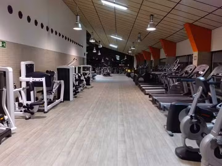 Centro de Deporte y Ocio La Lanera de Supera