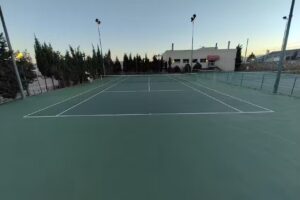 Centro Deportivo Horizonte.- Fútbol 5 (césped), Pádel, Tenis.