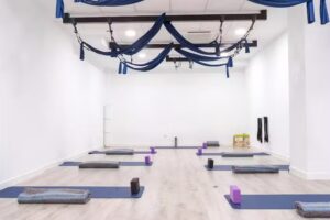 CENTRO SANAS: Acupuntura, Osteopatía, Masajes, Pilates maquina, Pilates suelo,Yoga y Yoga Aereo.