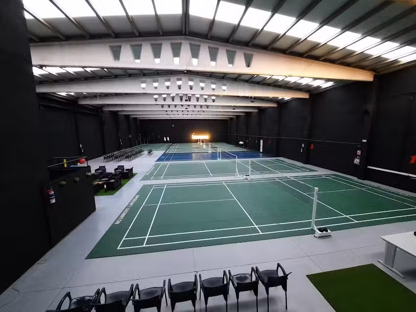 CLUB BADMINTON ARONOVA