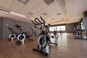 Edufy | Ciudad Deportiva Sabinillas – Gimnasio, Pádel, Piscina y Clases Dirigidas
