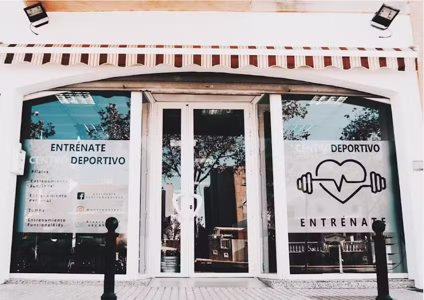 Entr&eacute;nate Centro Deportivo