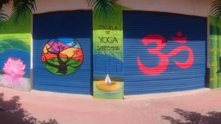 Escuela de Yoga Santosha