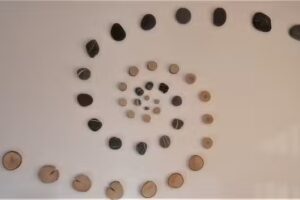 escuela de yoga SANTOSHA