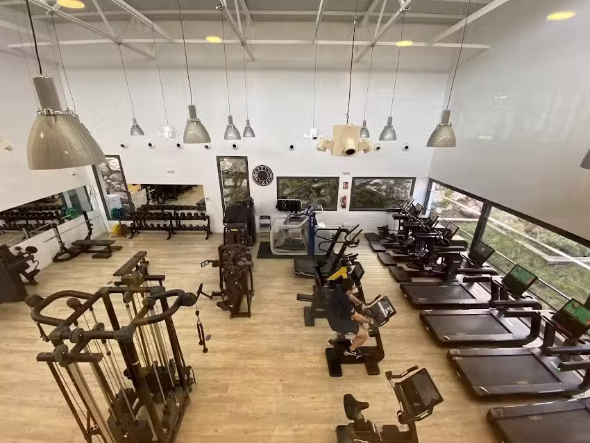 Eshm&uacute;n Sport Clinic