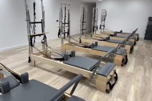 FISIOTERAPIA ,ESTUDIO DE PILATES Y ENTRENAMIENTO FUNCIONAL