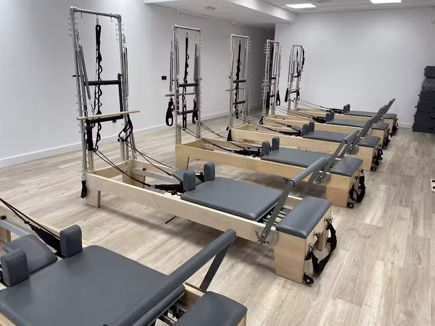 FISIOTERAPIA ,ESTUDIO DE PILATES Y ENTRENAMIENTO FUNCIONAL