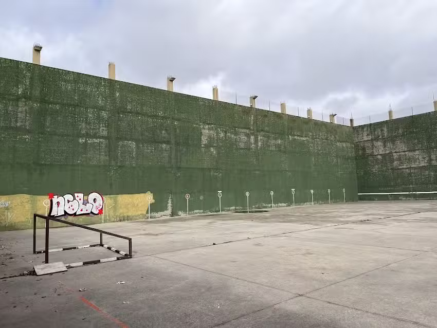 FRONT&Oacute;N