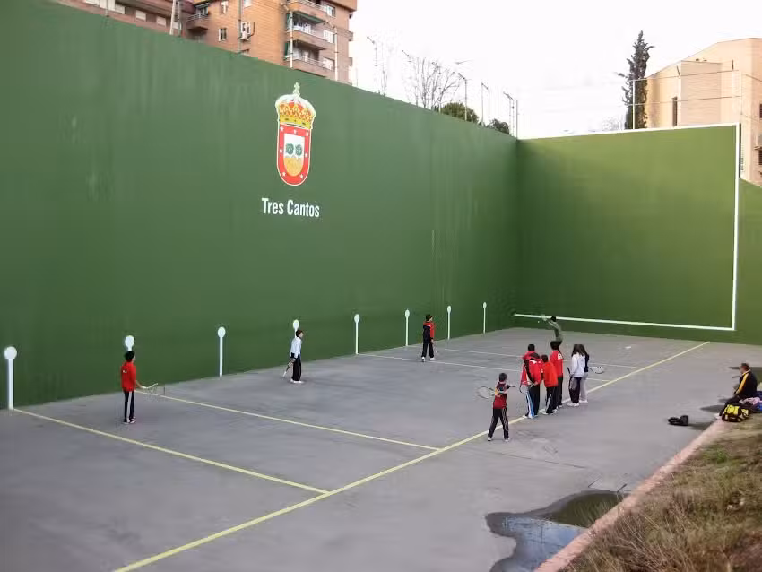 Front&oacute;n Jos&eacute; Luis &Aacute;lvarez Santaolalla &middot; Tres Cantos