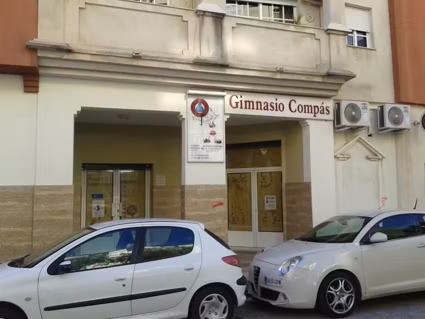 Gimnasio Comp&aacute;s