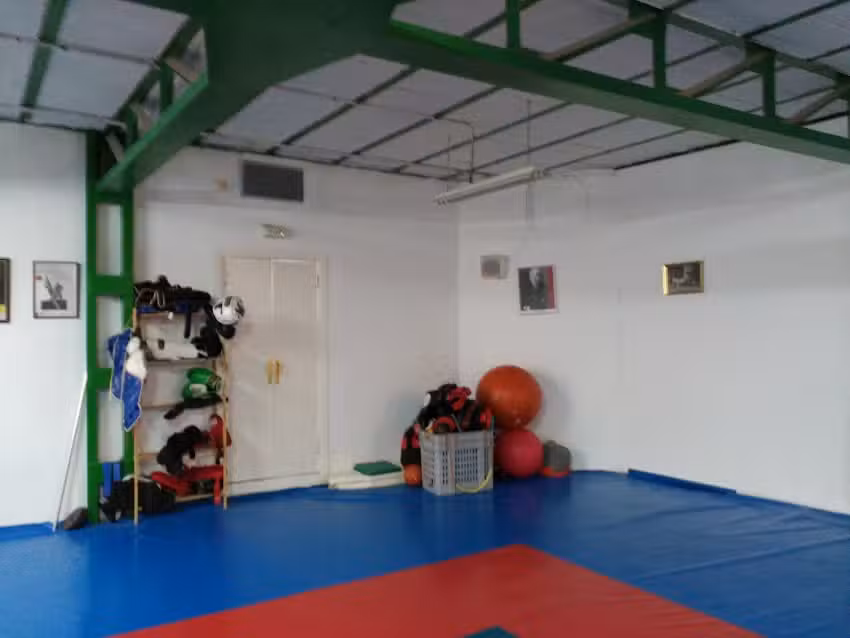 Gimnasio Ra&uacute;l Calvo