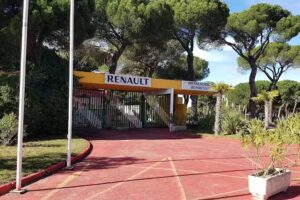 Grupo Empresa Renault (PISCINAS)