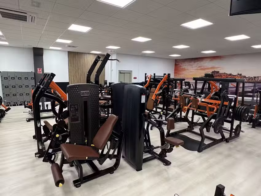 GYM Pe&ntilde;&iacute;scola (gimnasio municipal)