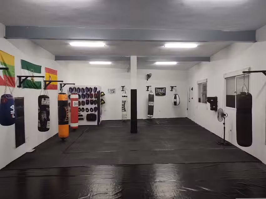 HOOD FIGHTERS (Muay Thai, Lethwei, K-1 & Kick Boxing) Club Deportivo Elemental