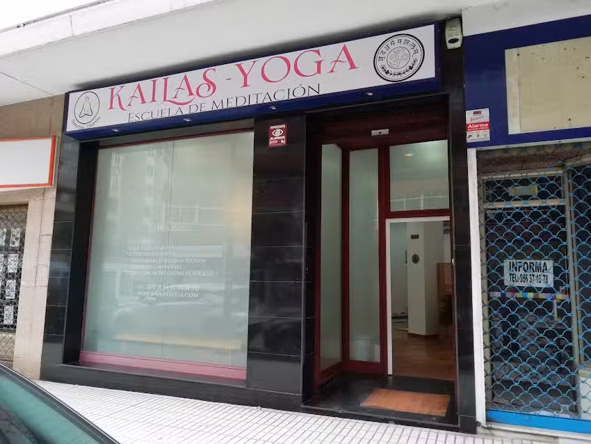 KAILAS – Escuela de Yoga y Meditación