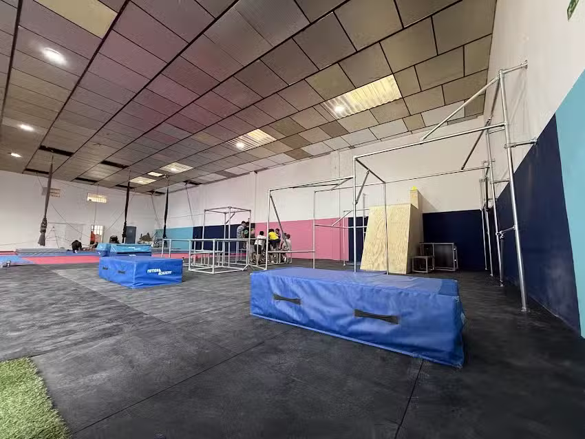 Motion Academy &ndash; Parkour y Telas A&eacute;reas en Sabadell