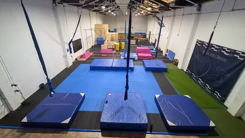 Motion Academy – Parkour y Telas Aéreas en Valencia