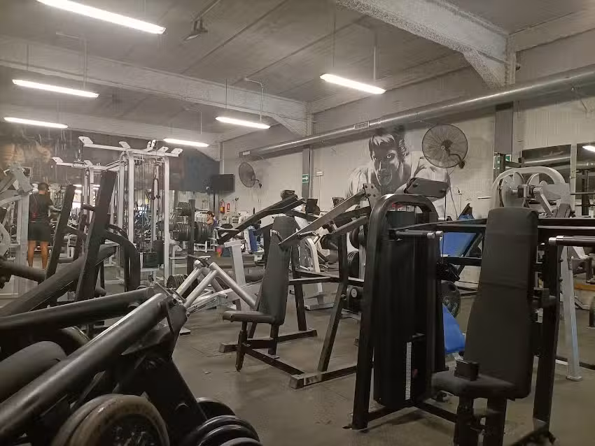 OLD SCHOOL IRON | Gym | Caf&eacute; | Bar