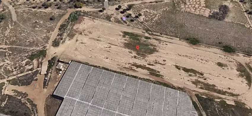 Pista de tierra ca&ntilde;ada de ugijar