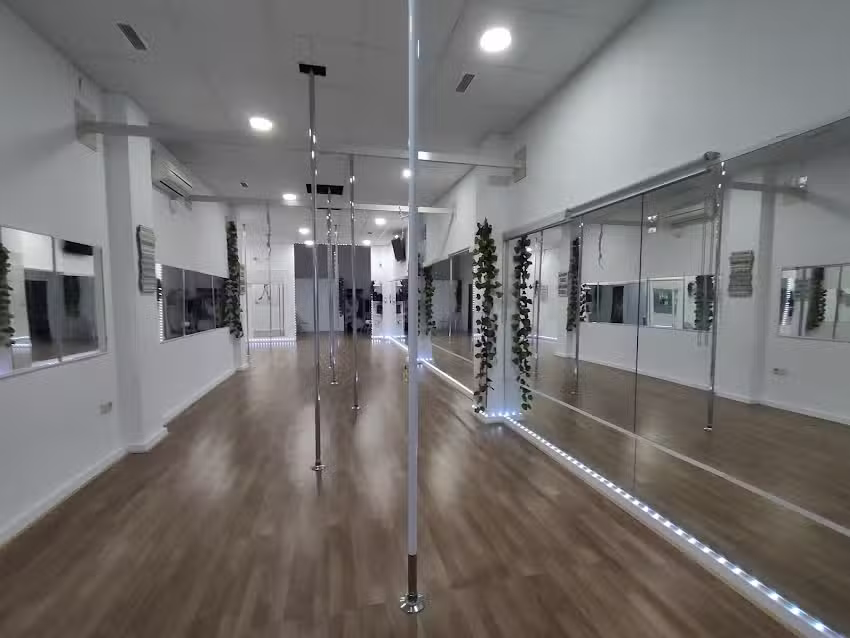 POLE DANCE SPORT VALENCIA ESCUELA BETTY YEIN