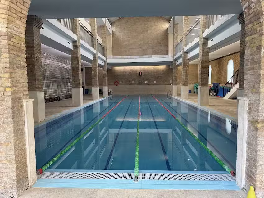 Polideportivo El Carmen | Piscina &ndash; Gimnasio