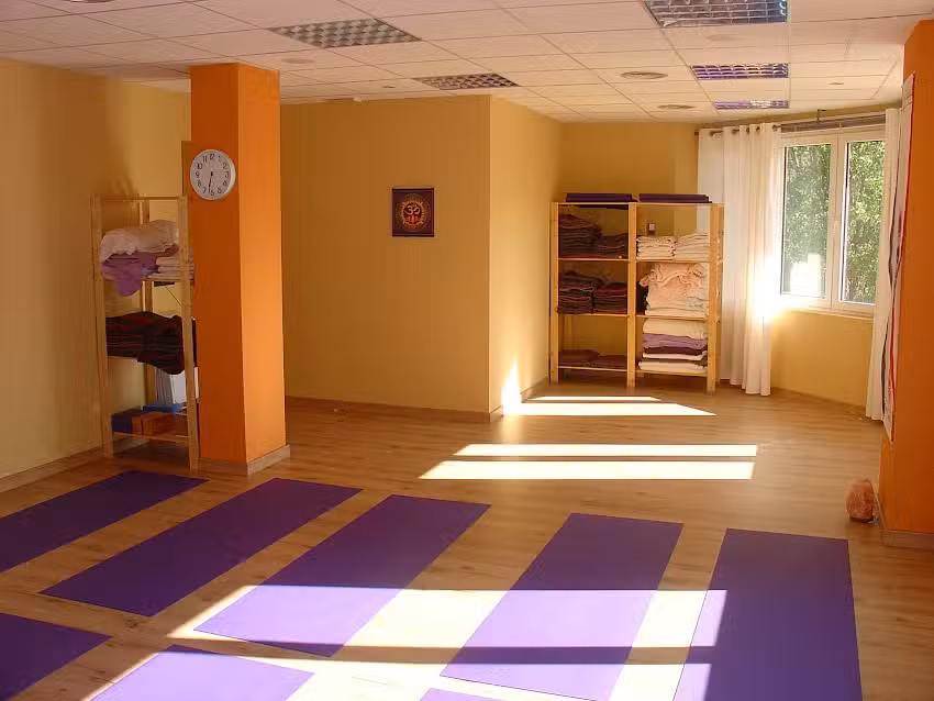 Prabhupati. Centro de Kundalini Yoga en León