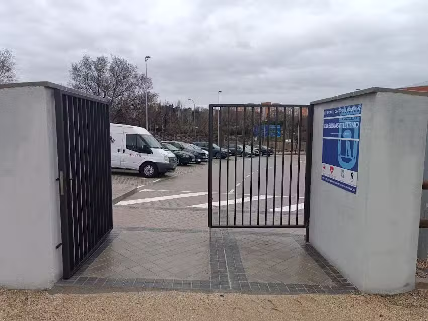 Puerta Sur IDB Brujas Atletismo