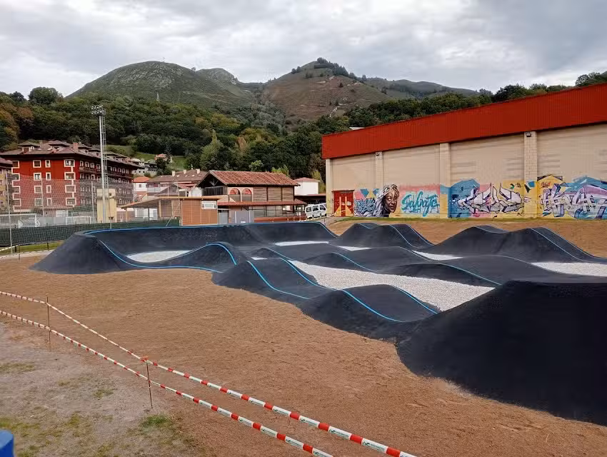 Pump Track de Cangas de On&iacute;s