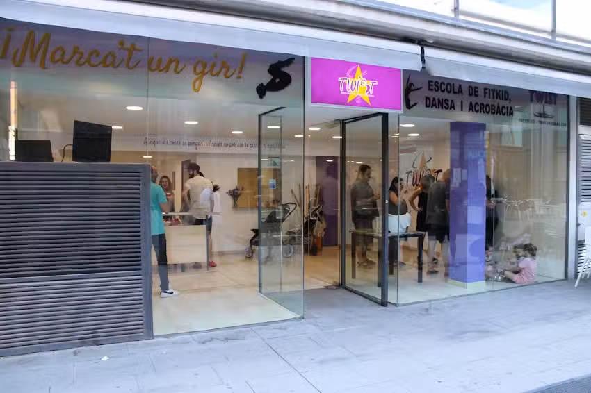 TWIST. Escola de Fitkid, dansa i acrobàcia
