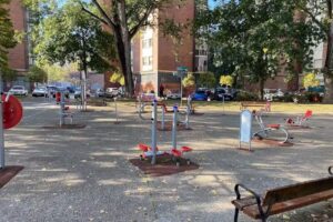 Zaramagako osasun parkea / Parque de salud Zaramaga (Amurrio Plaza)