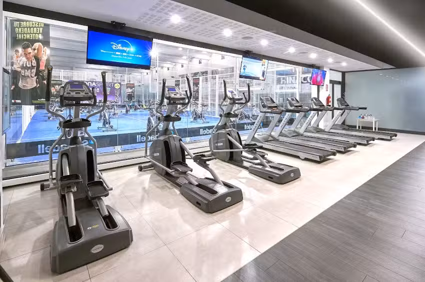 ZONA SPORT – gimnasio y pistas de pádel indoor en Monzón